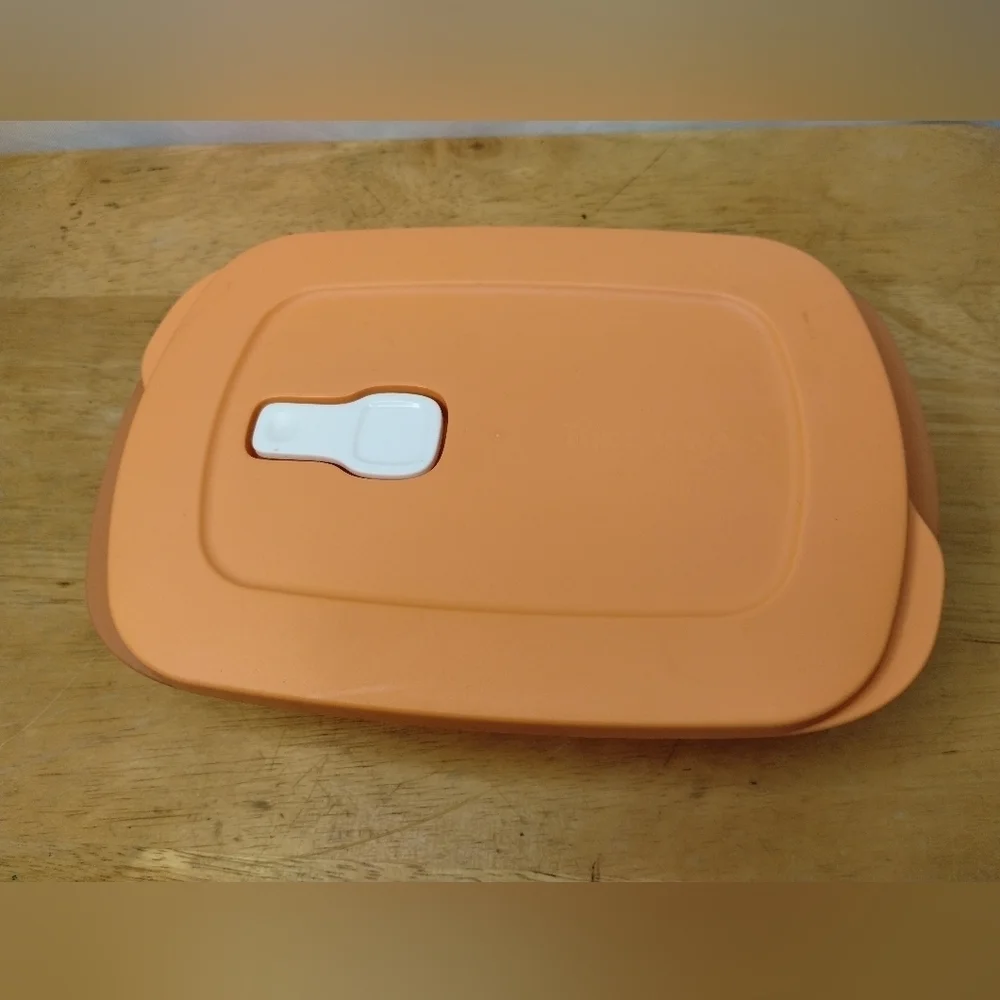 New Tupperware Orange Vent and Serve 1 Liter Container